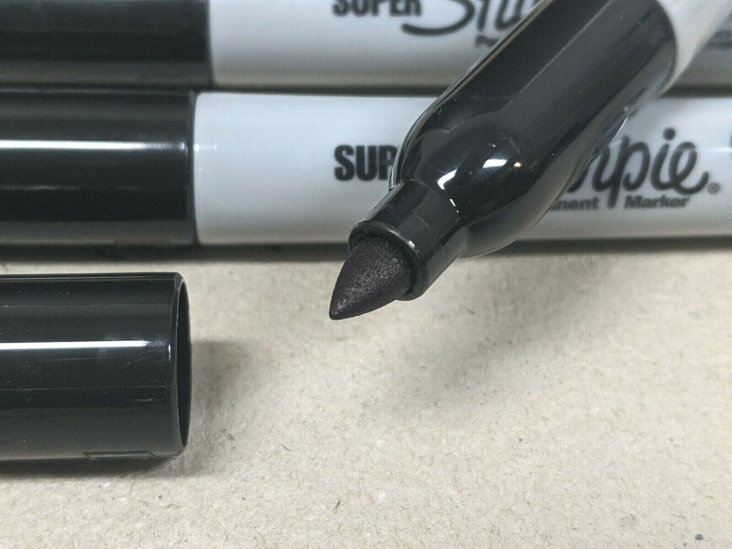 4 x Super Sharpie Permanent Marker Bullet Point 1.5mm Bold Black 33001